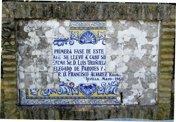 Azulejo conmemorativo de la apertura del Parque Amate