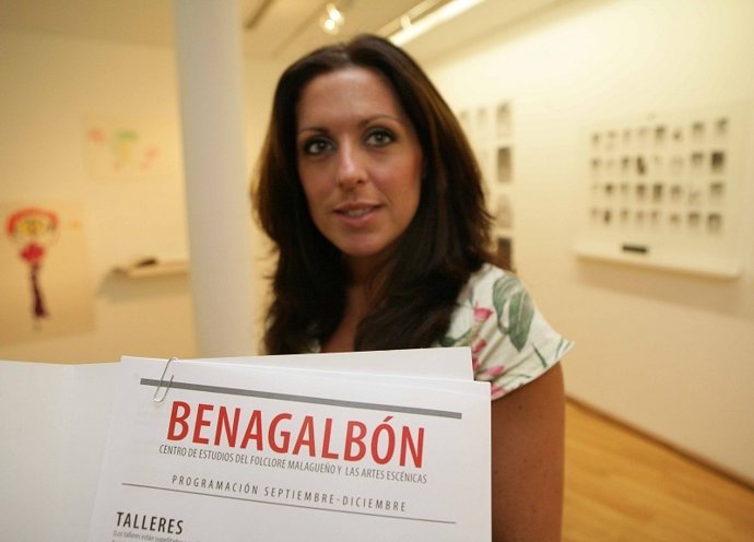 Marina Bravo presenta los talleres del Centro de Folclore de Benagalbón 