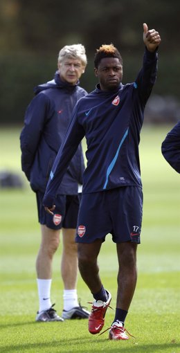 El Barcelona anuncia el fichaje de Alex Song por 19 millones