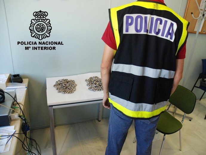 Parte de la droga intervenida
