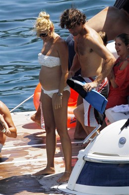 Carolina Cerezuela y Carlos Moyá en un barco 