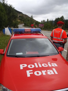 Agentes de Policía Foral.     