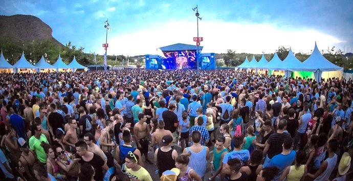 Público del Electrobeach 2012 de Benidorm