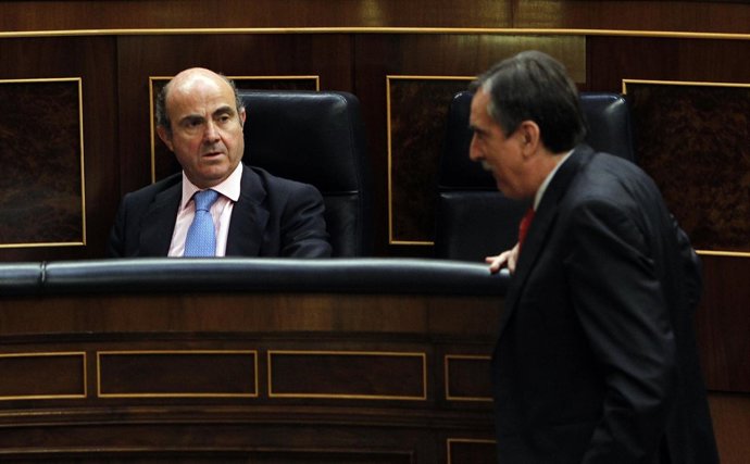 Luis De Guindos Y Valeriano Gómez