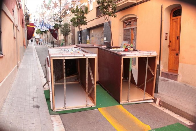 Daños de la decoración de la calle Sagunt durante la Fiesta de Sants