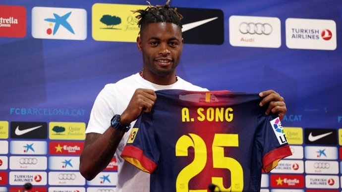 Alex Song, presentado con el FC Barcelona