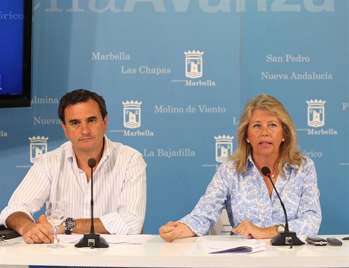 El portavoz del PP, Félix Romero, y la alcaldesa de Marbella, Ángeles Muñoz