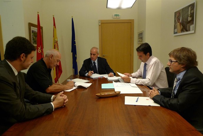 El consejero Pejenaute firma un convenio de colaboración con Adacen.