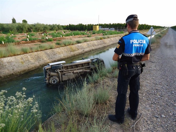 Vehículo caído al Canal de Aragón y Cataluña