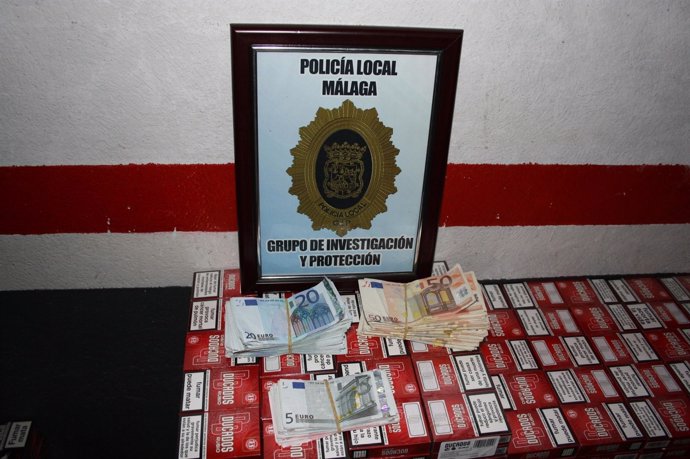 Tabaco y dinero intervenidos en una operación de la Policía Local de Málaga