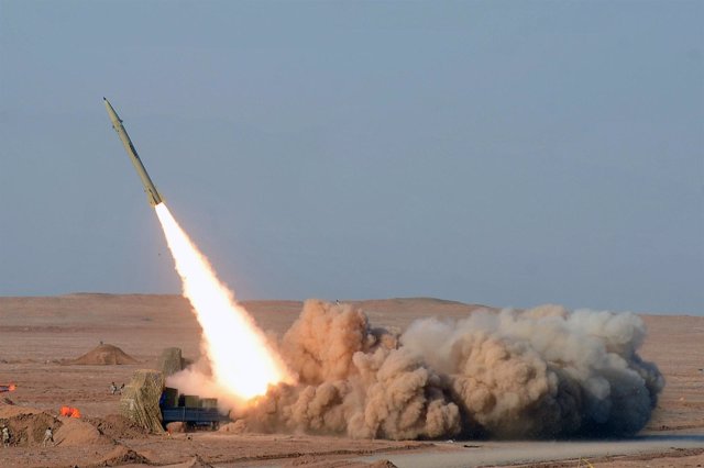 Presentación de los misiles iraníes de cuarta generación Fateh 110