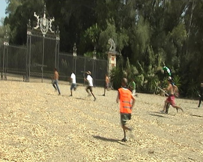 Imagen del inicio de la ocupación de un caserío por parte del SAT