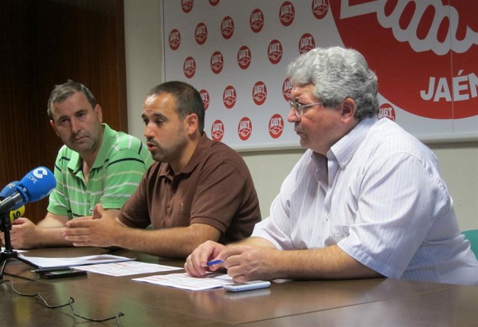 Antonio Marcos (C), Junto A Otros Dirigentes De Fitag-UGT, En Rueda De Prensa.
