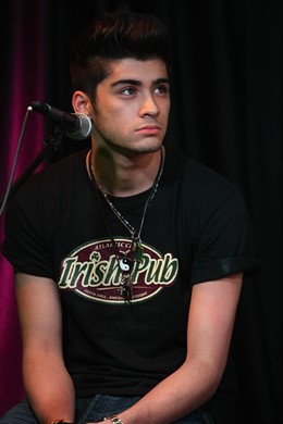 Zayn Malik encima de un escenario 