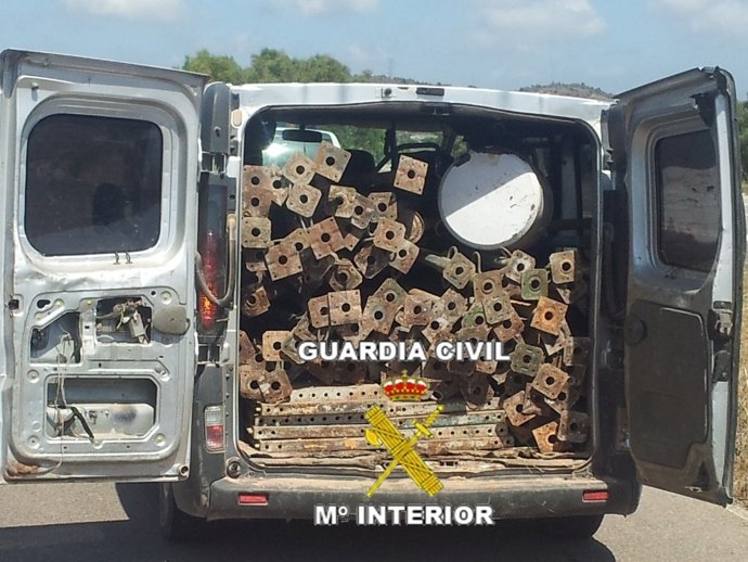 Furgoneta Cargada Con El Material