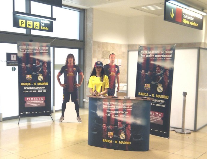 Stand Informativo Sobre El Partido De La Supercopa