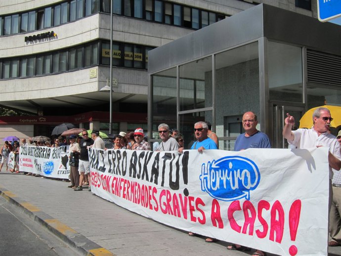 Concentración De Herrira Por La Excarcelación De Josu Uribetxebarria.