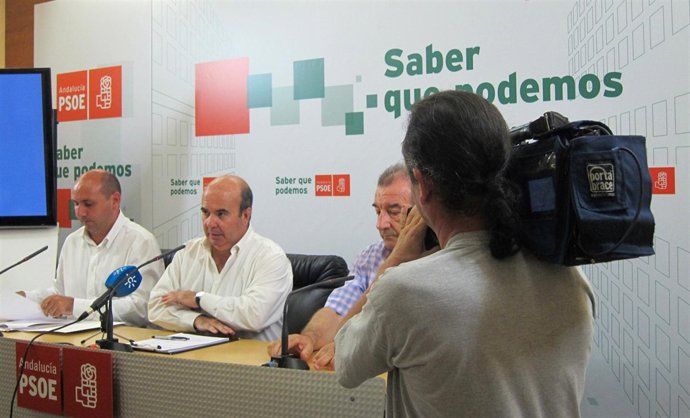 Francisco Conejo (I), Con Gaspar Zarrías Y Antonio Martín, En Rueda De Prensa.