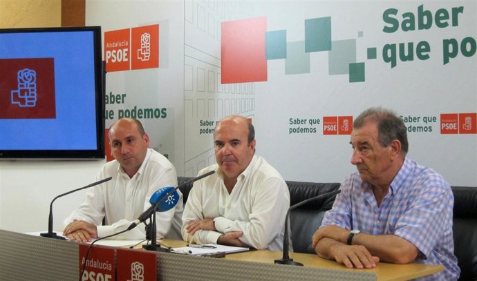 Francisco Conejo Y Gaspar Zarrías, Junto A Antonio Martín, En Rueda De Prensa.