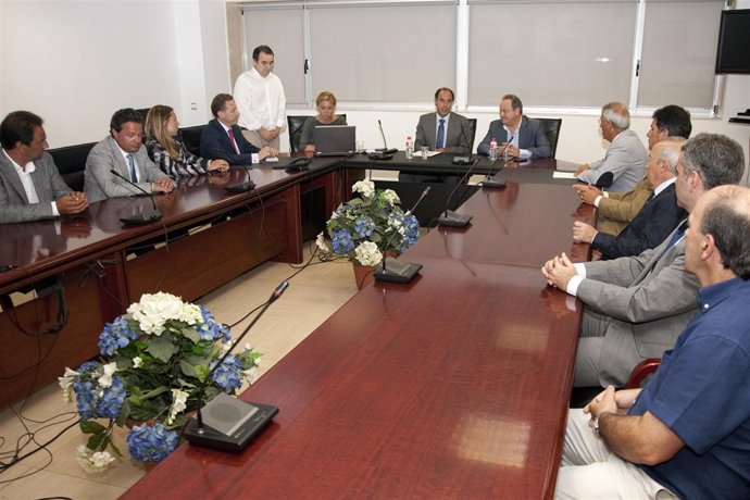 Reunión Gobierno Cantabria con constructores 