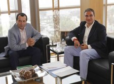 Reunión entre José Luiz Ruiz Espejo y Elías Bendodo 