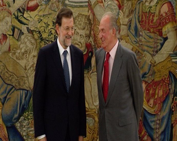 Rajoy analiza con el Rey la ayuda de los 400 euros