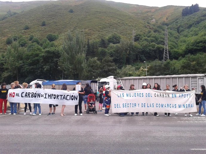 Mujeres De Mineros Concentradas En Soto De La Barca