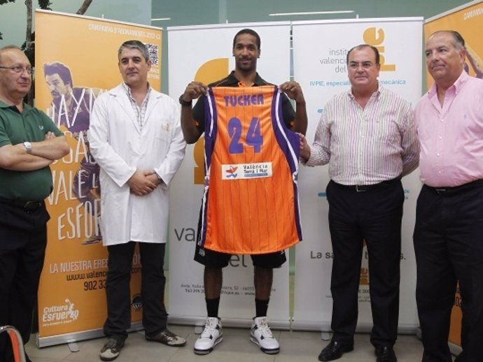 Clay Tucker, presentado en el Valencia Basket