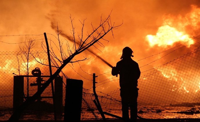 Incendio De Una Planta De Reciclaje En Los Palacios (Sevilla)
