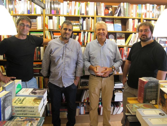 Del Río junto con los poetas