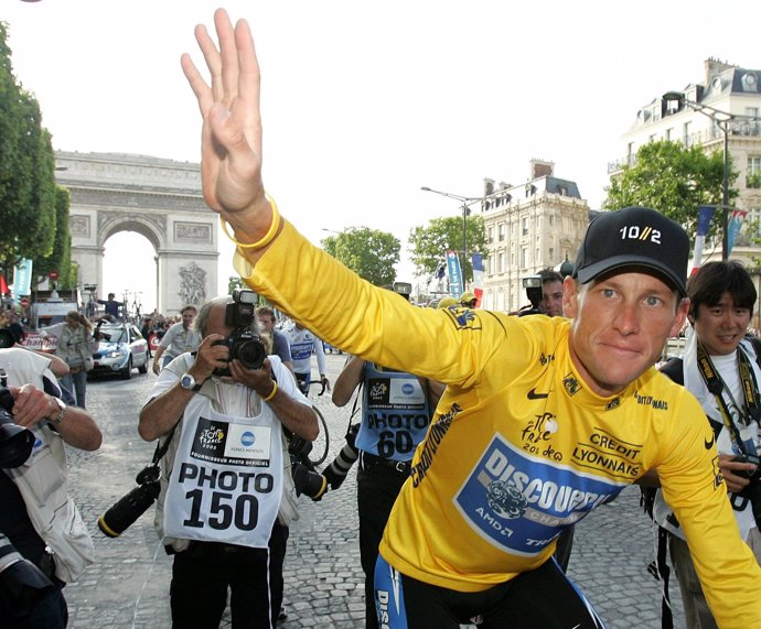 Lance Armstrong gana el Tour de Francia