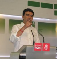 Jiménez (PSOE-A) critica al PP-A por tratar de "convertir la comisión de los ERE en una sala paralela de la Audiencia"