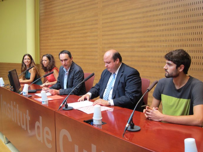 J.Ciurana (t.Alcalde Barcelona) P.Herrera (pte.BCD) y emprendedores del MID 2012
