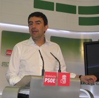 Jiménez (PSOE-A): "Mañana Wert podrá decir que conviene educar separando por raza, religión o país de origen"