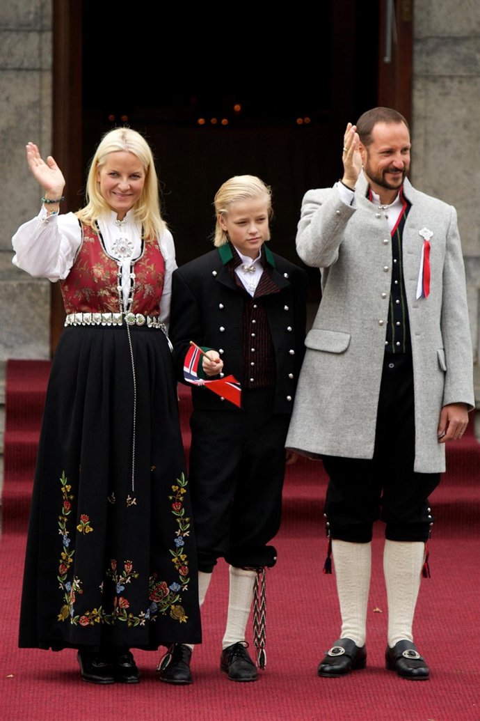 Hakoon, Mette-Marit con Marius