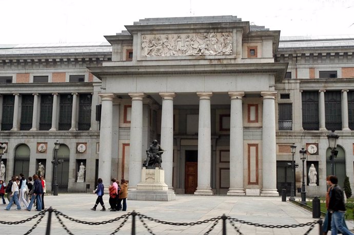 El Museo Del Prado Es Un Atractivo Cultural De Madrid.