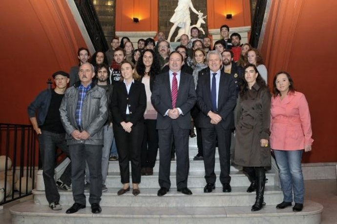 Premiados Muestra Joven 2011, con diferentes autoridades