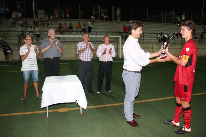 Gilet Entrega Un Trofeo
