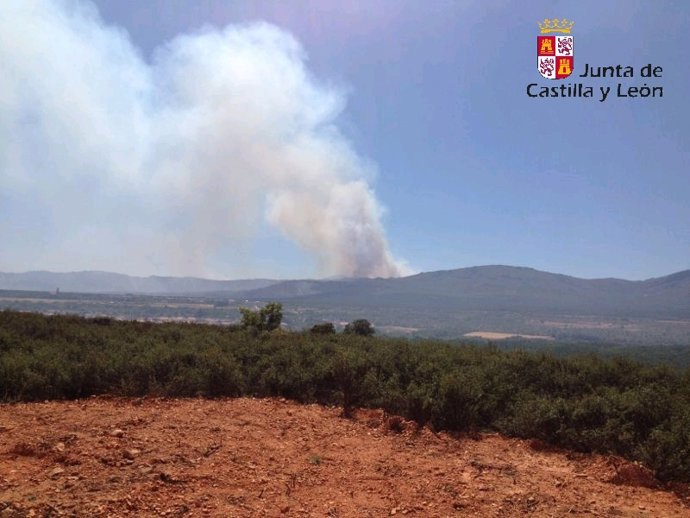 Imagen Del Fuego En Castrocontrigo (León)