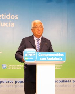 El presidente de la CEA, Santiago Herrero