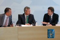 Feijóo afirma que la comisión de investigación sobre las cajas se activará "la primera" la próxima legislatura