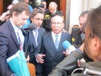 Ruiz-Mateos espera "tranquilo" a la Policía en su casa de Madrid