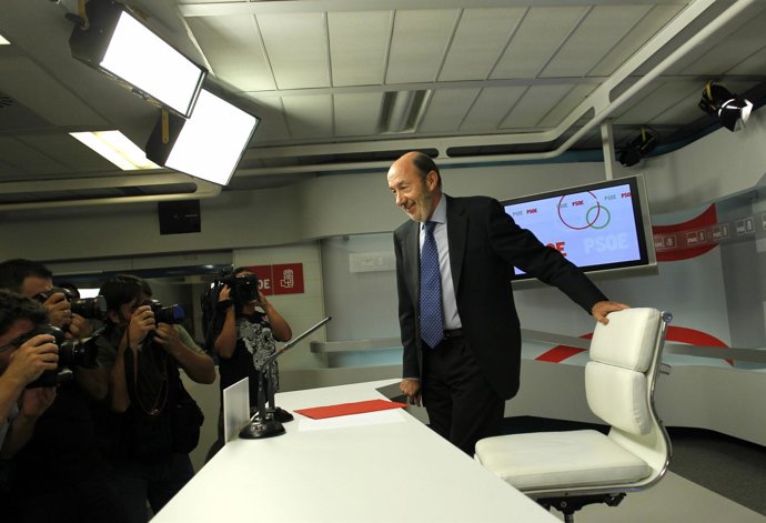 Alfredo Pérez Rubalcaba comparece en Ferraz