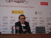 El compositor Alberto Iglesias pondrá la banda sonora a 'Los amantes pasajeros', la próxima de Almódovar