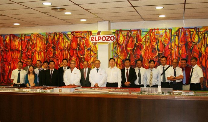 Tomás Fuertes y José Fuertes reciben a políticos y empresarios d Quzhou 