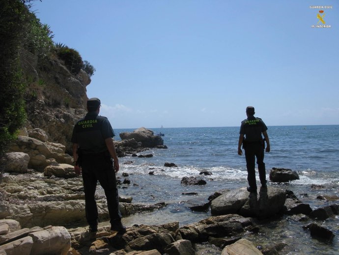 Efectivos de la Benemérita en la costa de El Campello