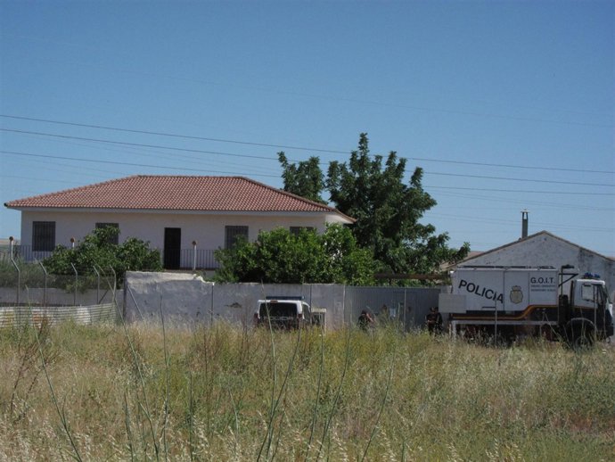 Finca De Las Quemadillas Con Rastreos De La Policía Nacional
