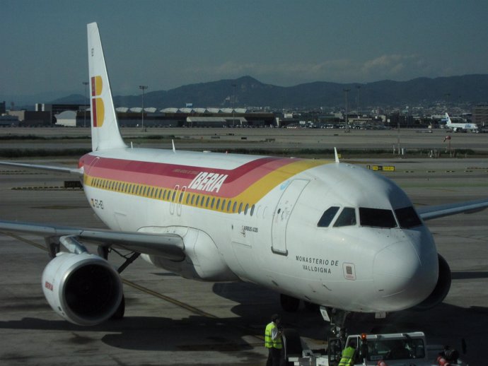 Avión De Iberia En El Prat