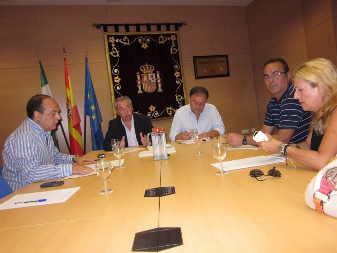 Subdelegado Del Gobierno En Cádiz Reunido Con La Cofradía De Pesca De Barbate