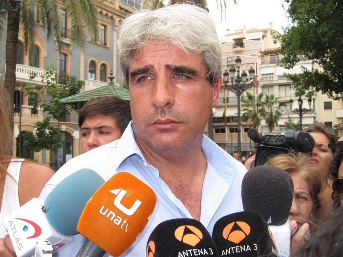 El primo de Ruth Ortiz, Juan David López, ante los medios. 